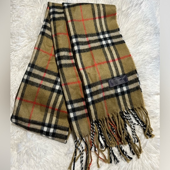 Burberrys 100% Cashmere Scarf - Picture 2 of 7